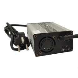 10A Ladegerät für 12V Lithium Akku mit Krokodilklemmen 10A Ladegerät für 12V Lithium Akku mit Krokodilklemmen